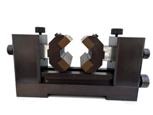 Manual opening and closing center frame