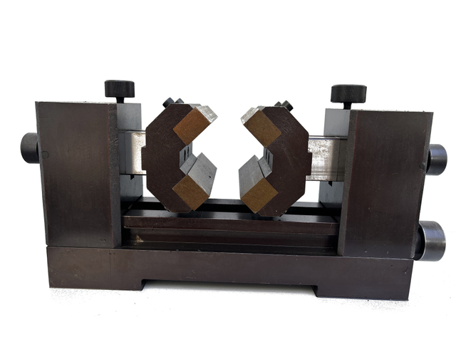 Manual opening and closing center frame